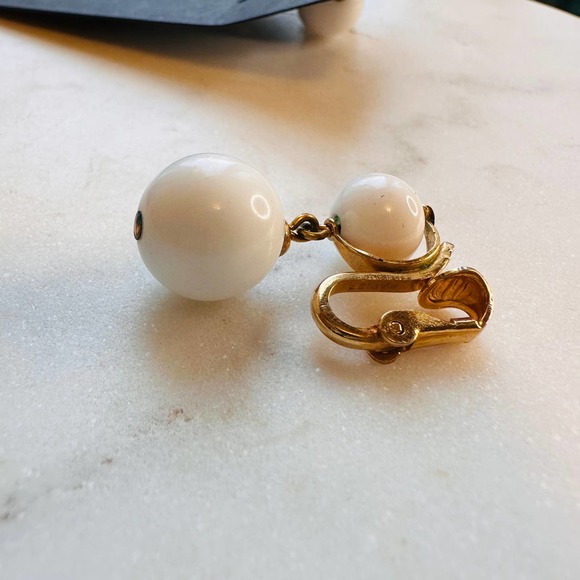 Napier - Vintage Clip Earrings, Gold Plated with Milk Glass Beads - Picture 4 of 5